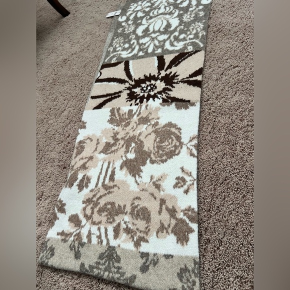 NWT new Anthropologie the Mariel scarf neutral pattern brown beige - Picture 9 of 17